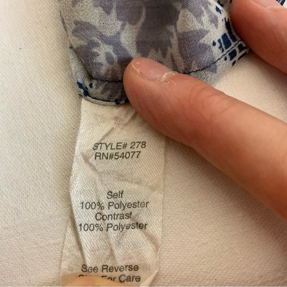 CAbi Womens V-Neck Pullover Blouse Flowers & Grid White Grey Blue Top - Picture 8 of 8